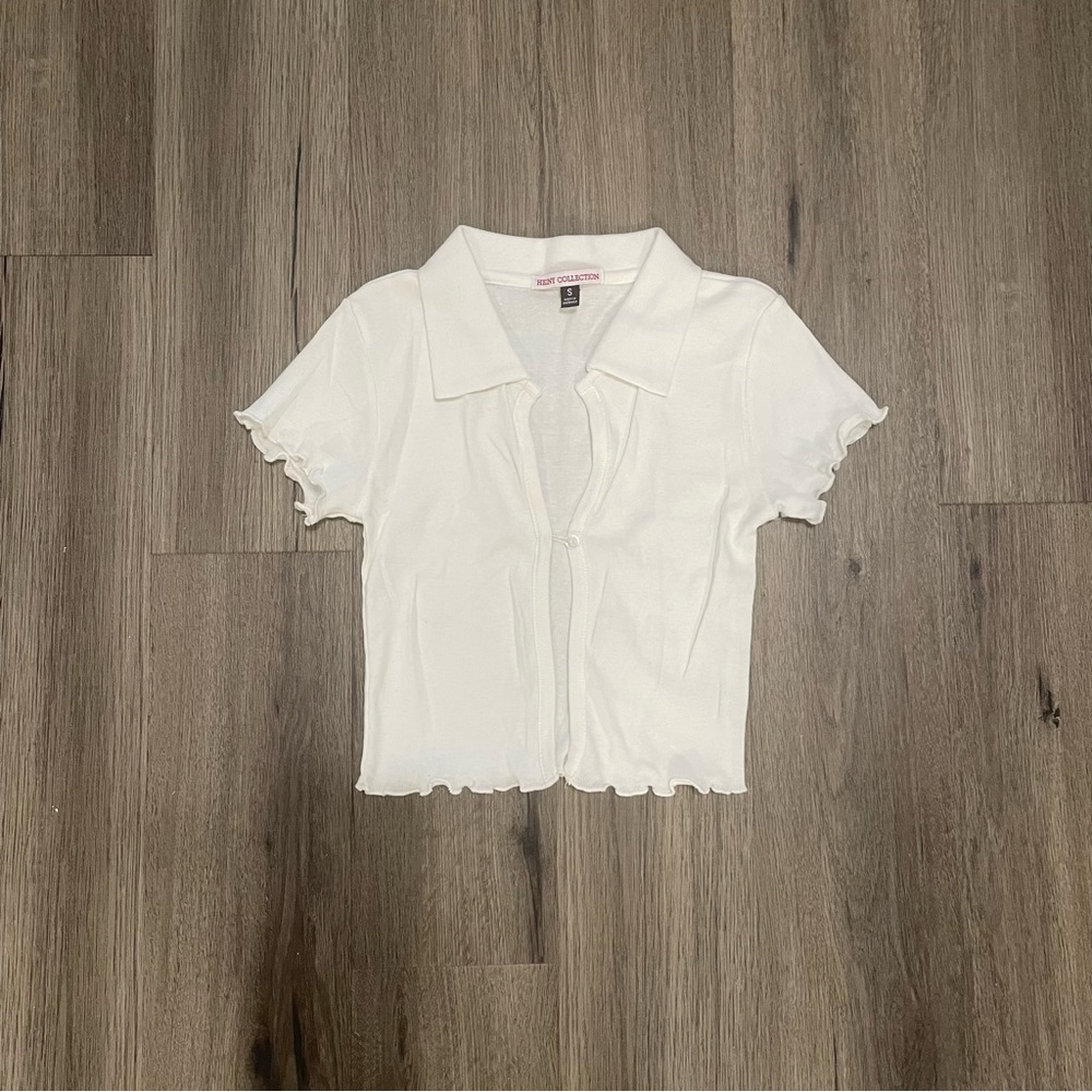 NWOT Open Front Collared Lettuce Hem Crop Top